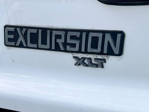 Used 2005 Ford Excursion XLT AWD/4WD image 29