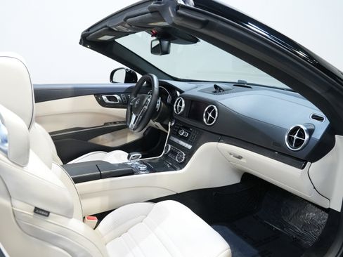 Used 2015 Mercedes-Benz SL 63 AMG image 34
