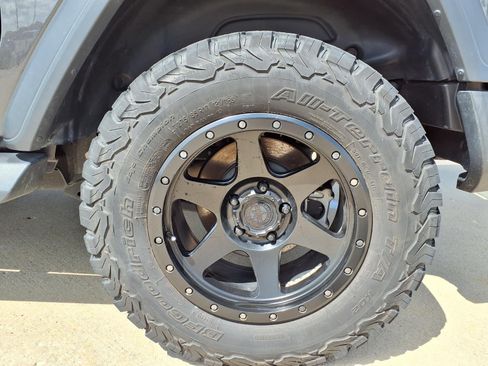 Certified 2020 Jeep Wrangler Sport AWD/4WD image 33