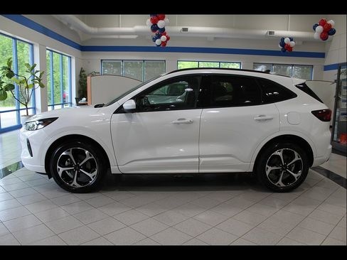 Used 2023 Ford Escape ST-Line Select w/ Tech Pack #2 AWD/4WD image 7