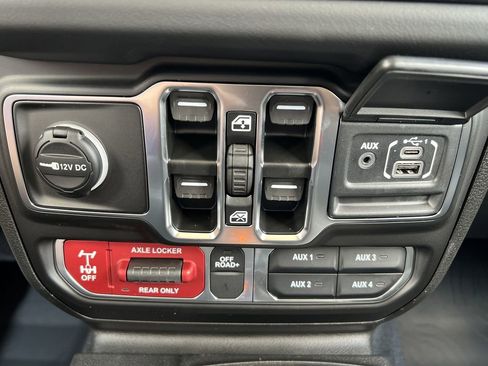 New 2025 Jeep Gladiator Mojave w/ Convenience Group image 6