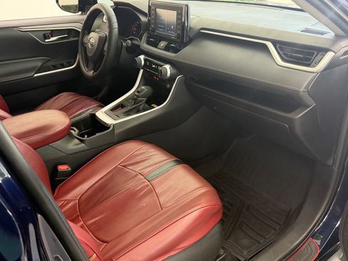 Used 2022 Toyota RAV4 XLE w/ Convenience Package FWD image 13