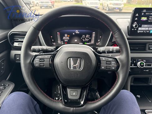 Used 2025 Honda Pilot Black Edition image 15