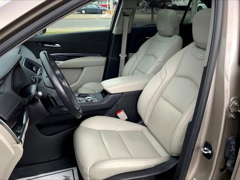 Used 2023 Cadillac XT4 Luxury w/ Cold Weather Package image 24