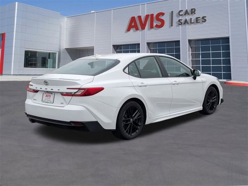 Used 2025 Toyota Camry SE image 6