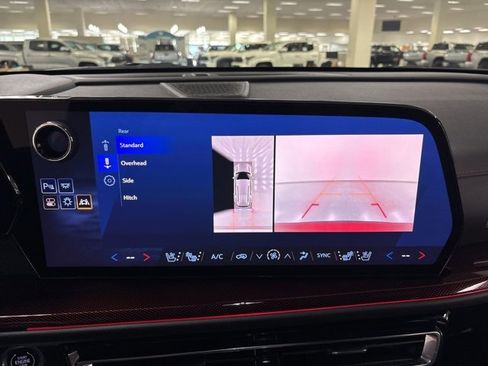 Used 2024 Chevrolet Traverse RS image 23