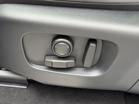 New 2025 Land Rover Discovery Sport Dynamic SE image 11