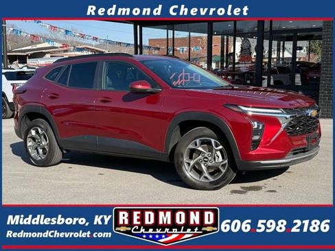 Used 2024 Chevrolet Trax LT w/ LT Convenience Package image 1