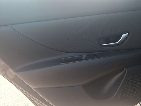 Certified 2023 Hyundai Elantra Limited image 13