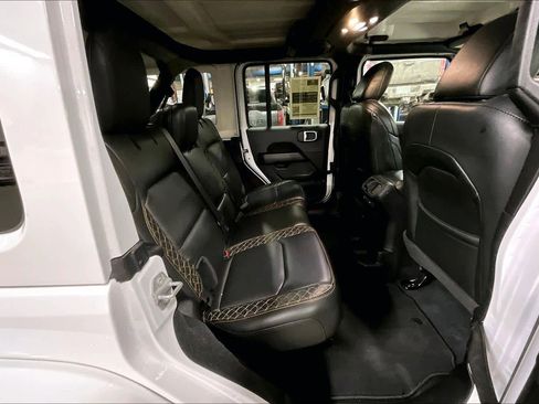 Used 2022 Jeep Wrangler Unlimited Sahara image 18
