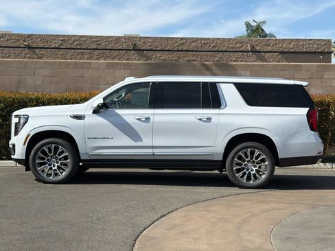 New 2026 GMC Yukon XL Denali w/ Denali Reserve Package RWD image 7