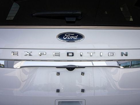 Used 2024 Ford Expedition Limited RWD image 17