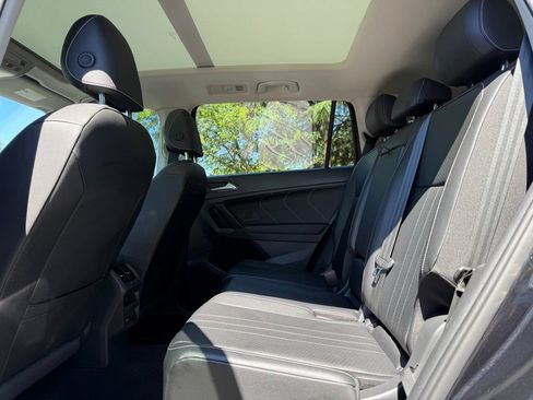 Used 2022 Volkswagen Tiguan SE AWD/4WD image 16