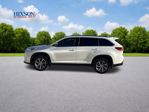 Used 2019 Toyota Highlander XLE image 4