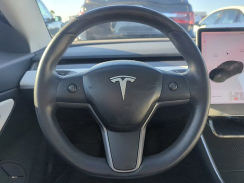 Used 2020 Tesla Model 3 Standard Range image 12