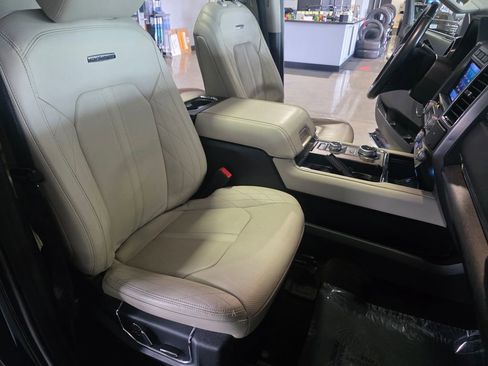 Used 2021 Ford Expedition Platinum AWD/4WD image 21