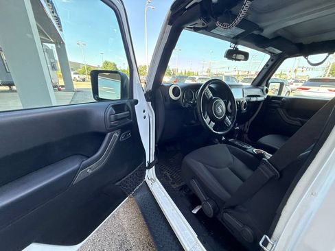 Used 2018 Jeep Wrangler Unlimited Sport w/ Quick Order Package 24W AWD/4WD image 19