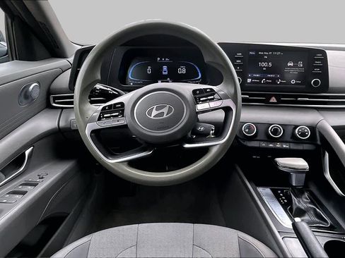 Used 2024 Hyundai Elantra SE FWD image 6