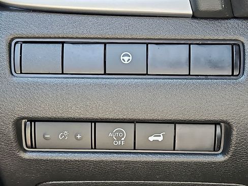 Used 2025 Nissan Rogue SV AWD/4WD image 22