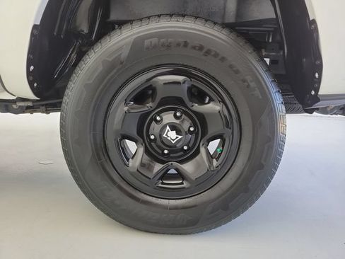 Used 2021 Toyota Tacoma SR AWD/4WD image 12