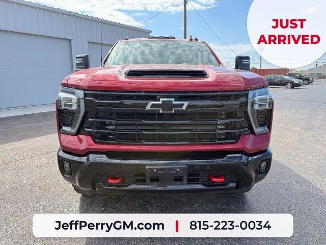 Used 2025 Chevrolet Silverado 2500 LTZ w/ LTZ Plus Package AWD/4WD image 3
