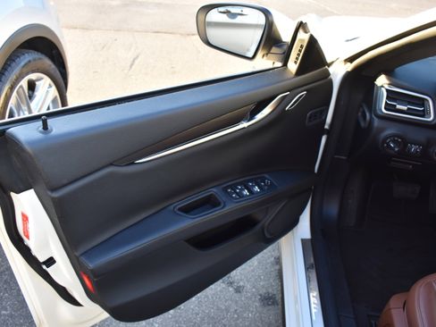 Used 2019 Maserati Ghibli Base image 25