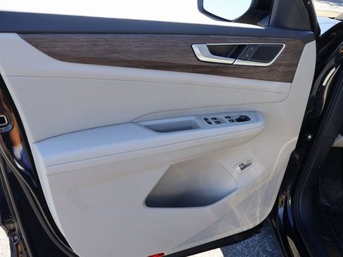 Certified 2025 Volkswagen Atlas SEL image 10