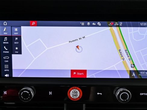 Certified 2025 Porsche Macan image 15