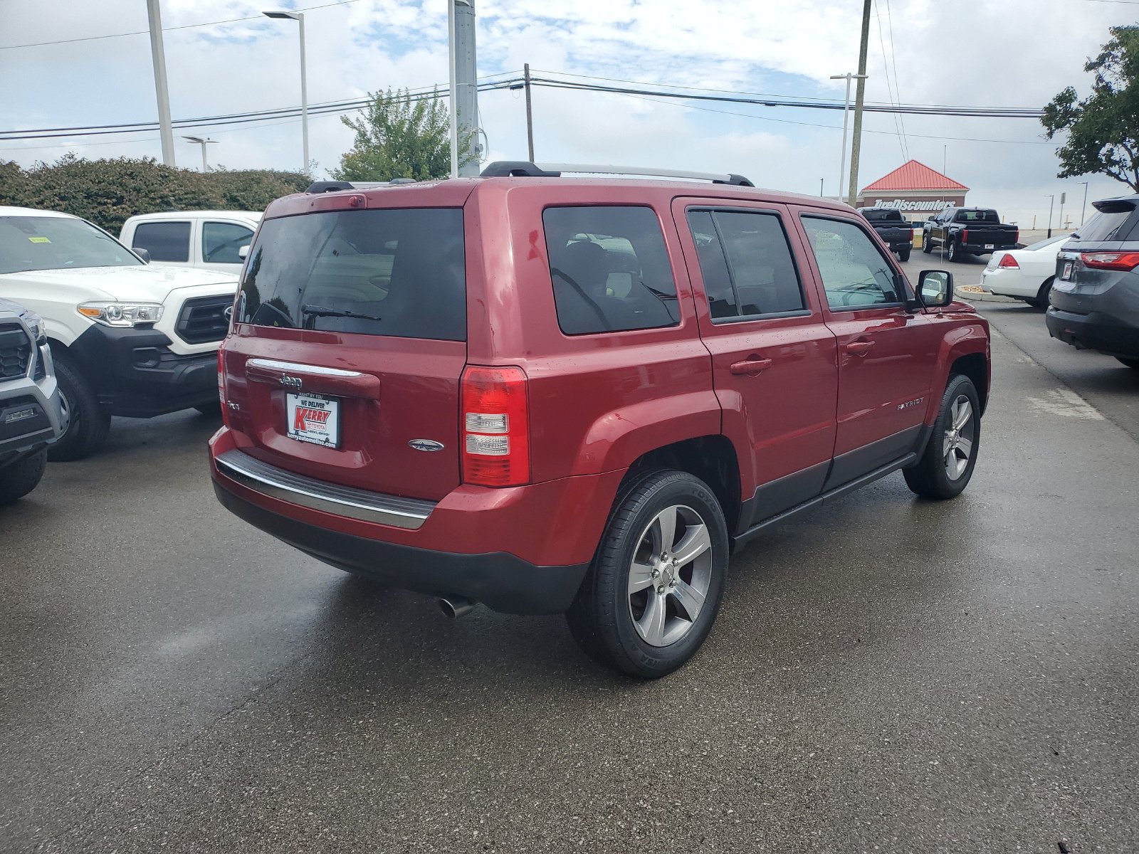 Used 2017 Jeep Patriot Latitude AWD/4WD image 4