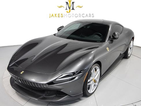 Used 2021 Ferrari Roma image 18