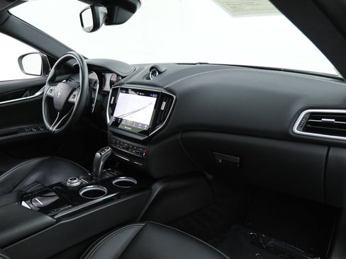 Certified 2023 Maserati Ghibli Modena RWD image 11