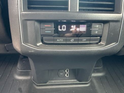 Used 2018 Volkswagen Atlas SE FWD image 18