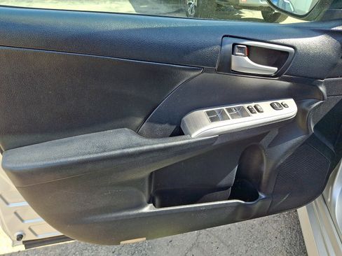 Used 2014 Toyota Camry SE image 12