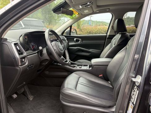 Used 2023 Kia Sorento S w/ Panoramic Sunroof Package FWD image 4