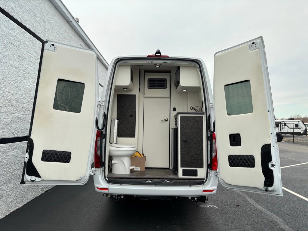 Used 2019 Mercedes-Benz Sprinter 170 w/ Driver Convenience Package image 5