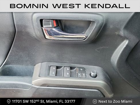 Used 2017 Toyota Tacoma SR image 32