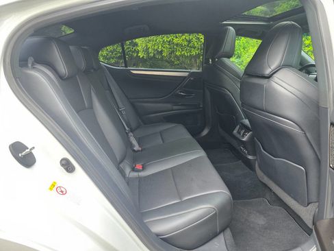 Used 2019 Lexus ES 350 F Sport w/ Accessory Package 2 FWD image 38