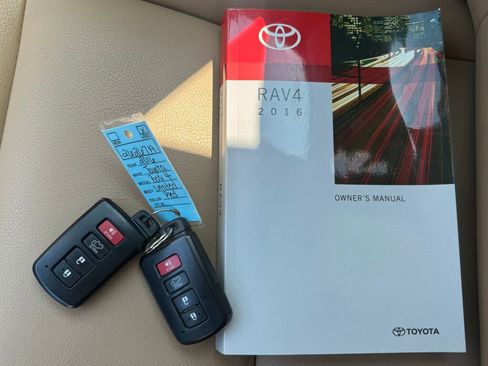 Used 2016 Toyota RAV4 Limited image 34