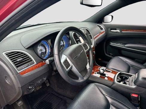 Used 2013 Chrysler 300 AWD w/ Driver Convenience Group image 10