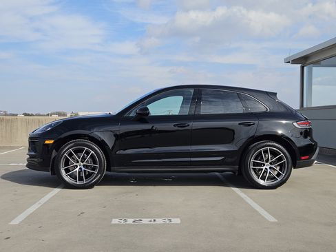 Certified 2025 Porsche Macan image 2