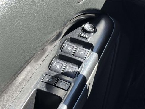 Used 2022 Chevrolet Colorado ZR2 image 18