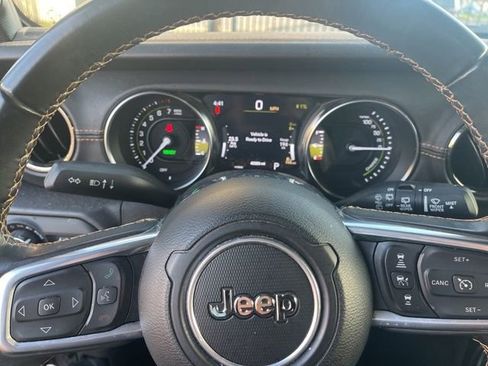 Used 2022 Jeep Wrangler Unlimited Sahara image 11