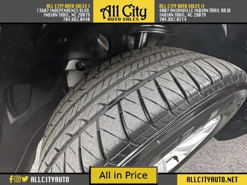 Used 2013 Ford Edge SE image 24