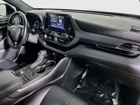 Used 2021 Toyota Highlander XSE AWD/4WD image 28