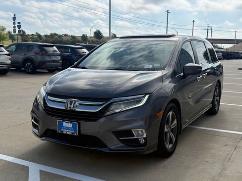 Used 2018 Honda Odyssey Touring image 1