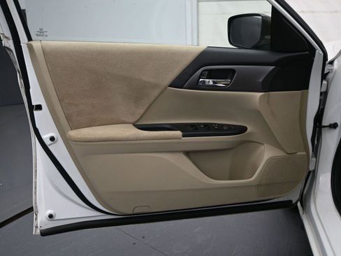 Used 2013 Honda Accord LX image 9