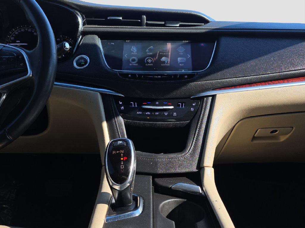 Used 2017 Cadillac XT5 Premium Luxury FWD image 13