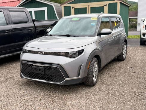 Used 2024 Kia Soul LX FWD image 1