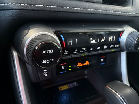 Used 2024 Toyota RAV4 Limited image 28