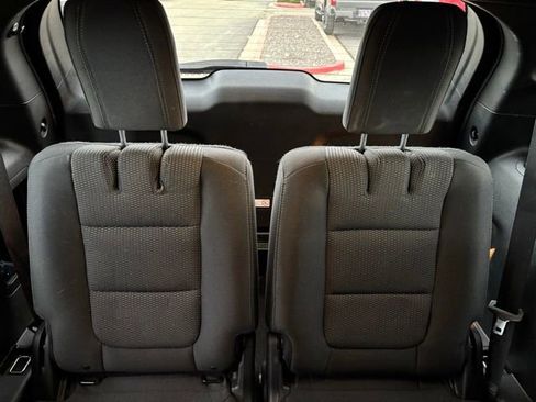 Used 2017 Ford Explorer XLT image 21